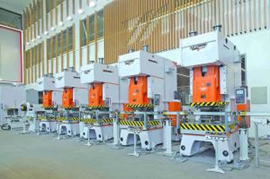 Wat is een Power Press-machine en waar wordt deze gebruikt?